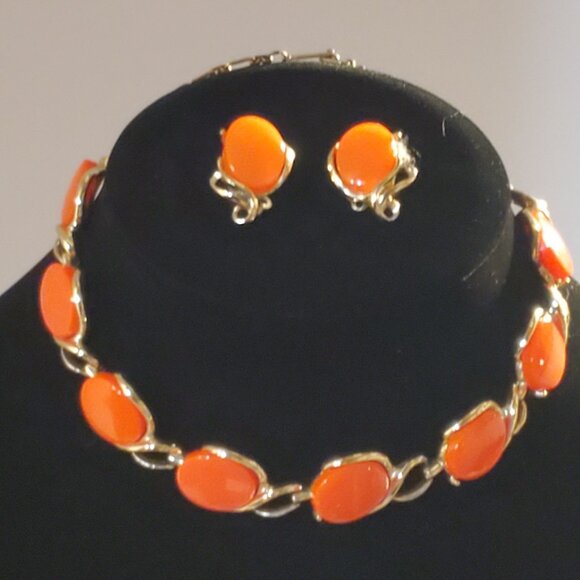 Vintage Thermoset Lucite Choker Necklace Earrings Set Orange Oval Gold Tone - Picture 6 of 12